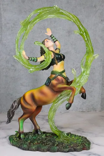 Vista 2 de Ebros Gift Anne Stokes Fantasía Arte Tierra Elemental Mago Hechicera Centauridas Invocación Espíritu Gaia Magic Energy Collector Figurine Guerrero