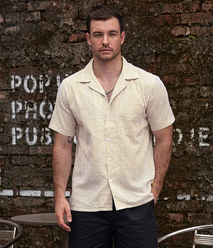 Vista 2 de VATPAVE Camisa de verano a rayas para hombre, casual, con botones, de manga corta, camisas de playa de algodón para hombres