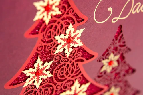 Vista 5 de Hallmark - Tarjeta navideña para mamá y papá (árbol rojo de papel de aluminio)