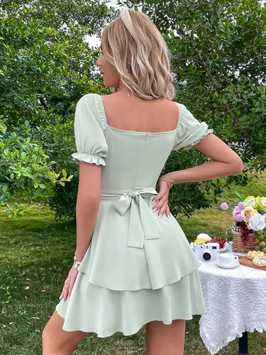 Vista 2 de MakeMeChic Vestido corto de manga corta abombada con volantes en capas para mujer