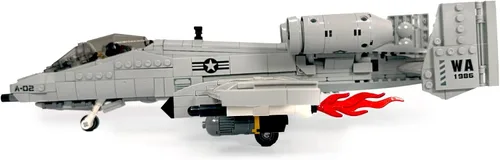 Vista 3 de General Jim's A-10 Thunderbolt II Warthog Fighter Jet Building Blocks Set 931 piezas de avión de ataque de guerra fría Modelo avión con cabina