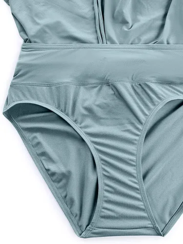 Vista 4 de CRZ YOGA Pantalones cortos de natación para mujer de 4 pulgadas, pantalones cortos de cintura alta, bolsillo con cremallera, pantalones cortos