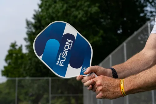Vista 3 de Gamma Fusion Pickleball Paddle, USAPA Approved Pickleball Paddles, 8" Fiberglass Face, Boosts Hit Potential for Beginners & Intermediate Players
