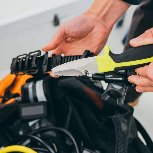 Vista 6 de GEAR AID Tanu - Cuchillo de buceo y rescate con funda, hoja de punta roma de 3 pulgadas