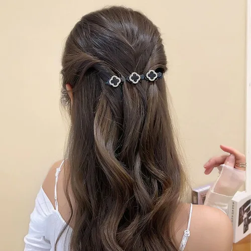 Vista 4 de Juego de accesorios para el cabello trenzado de piedra de cristal brillante, bandas de tela de satén, horquillas de trébol de hojas, clips de perlas