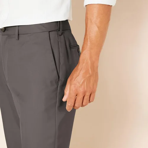 Vista 5 de Amazon Essentials - Pantalón de vestir de corte clásico, con cintura expandible y sin pinzas para hombre