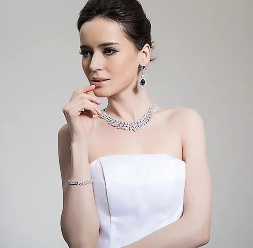 Vista 4 de Aretes colgantes de cristal AAAAA Australia chapados en oro blanco para boda, dama de honor, lágrima transparente, circonita cúbica, para mujeres