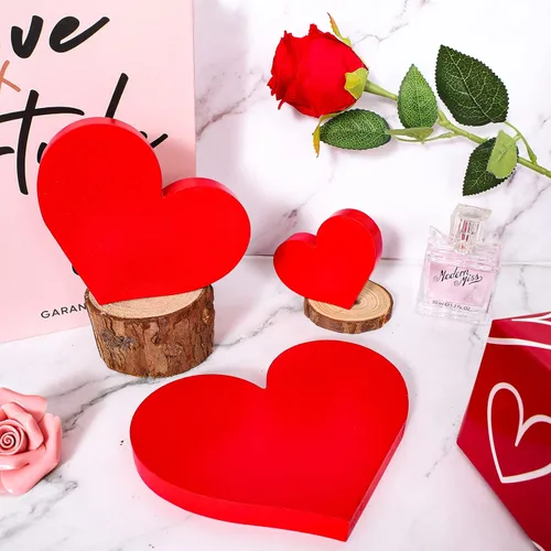 Vista 2 de Whaline Decoración de mesa de madera con forma de corazón para el día de San Valentín, centro de mesa con forma de corazones rojos, 3 tamaños