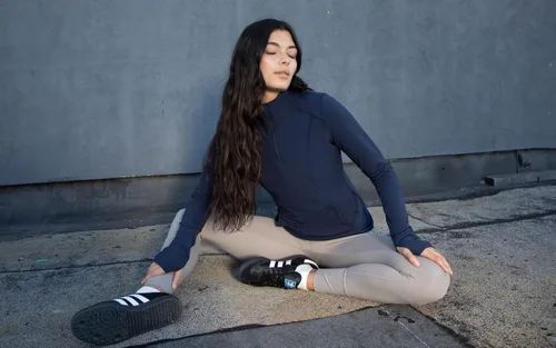 Vista 3 de Yogalicious Chaqueta atlética ligera de media cremallera de manga larga con bolsillos delanteros y orificios para los pulgares