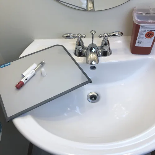 Vista 6 de El organizador de FIV + estación de tiro de MyVitro Guarda medicamentos de FIV 2 productos para ayudarte a prepararte para la FIV