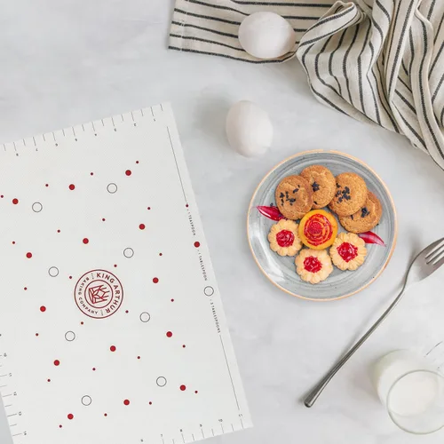 Vista 5 de King Arthur Baking Company - Tapete de silicona reutilizable para hornear, apto para horno, para espaciar y colocar la masa de galletas