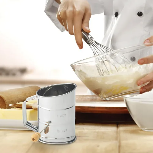 Vista 2 de Tamiz de mano con manivela de Mrs. Anderson’s Baking, acero inoxidable, para harina y azúcar glaseado, 1 taza, plateado