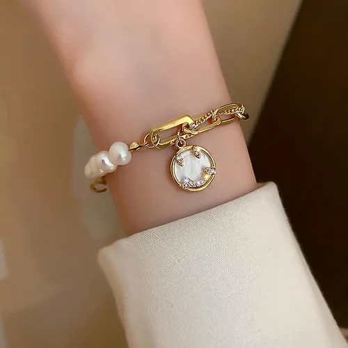 Vista 4 de Delicadas pulseras de oro para mujer, pulseras de perlas de agua dulce con caja de regalo, juego de pulseras impermeables ajustables, regalos