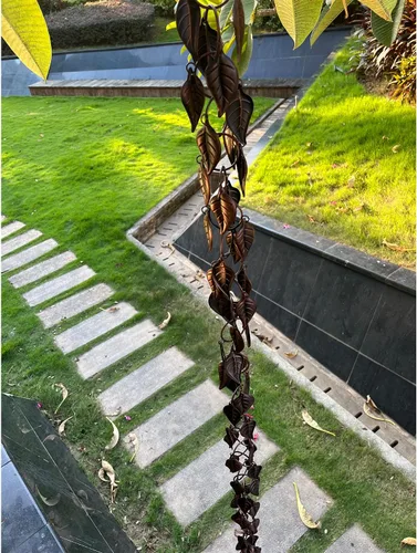 Vista 7 de Cadena de lluvia de 8.5 pies, cadenas de lluvia de hojas para canaletas y bajantes, cadenas de lluvia decorativas para exteriores, cadena captadora