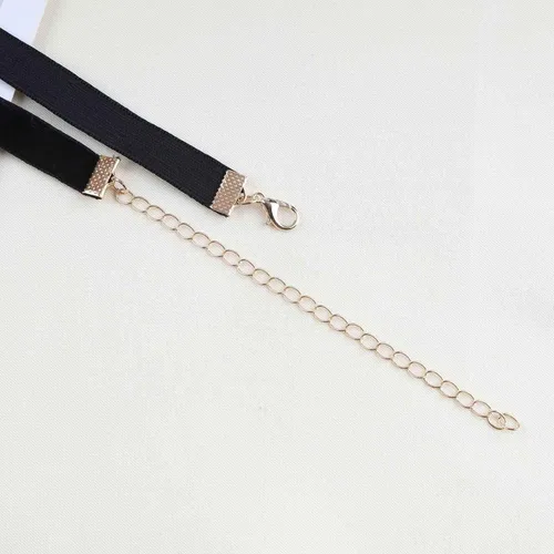 Vista 4 de Iaceble Gargantilla gótica de terciopelo con colgante de cruz, collar corto de gamuza, gargantilla ancha negra, joyería para mujeres y niñas