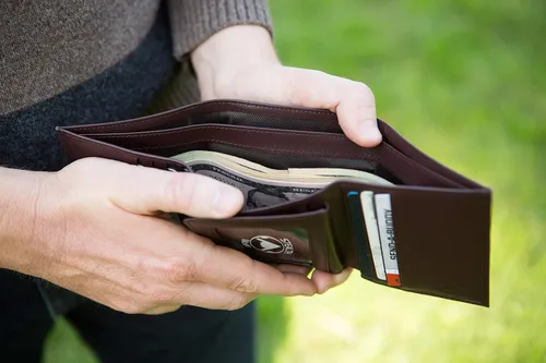 Vista 52 de Stealth Mode Cartera de cuero triple RFID para hombres con soporte de identificación abatible (negro)