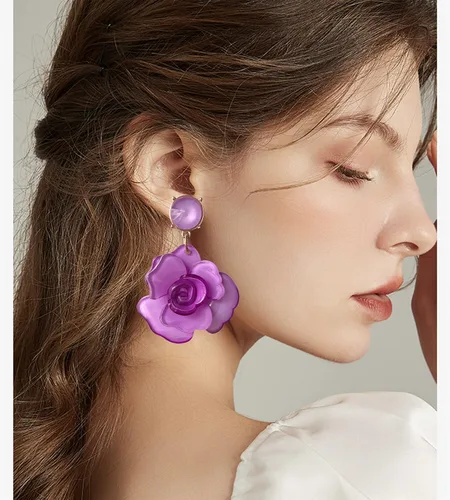 Vista 6 de Aretes colgantes de resina de gran tamaño, bohemios, únicos, delicados, de lujo, de gran tamaño, con flores grandes, pétalos florales para mujer