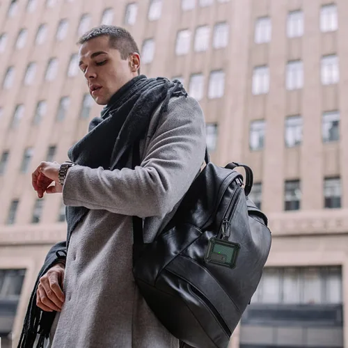 Vista 7 de Valkit Funda para Airpods para hombres con cerradura, funda de cuerpo completo con llavero para AirPods de Apple a prueba de golpes, funda