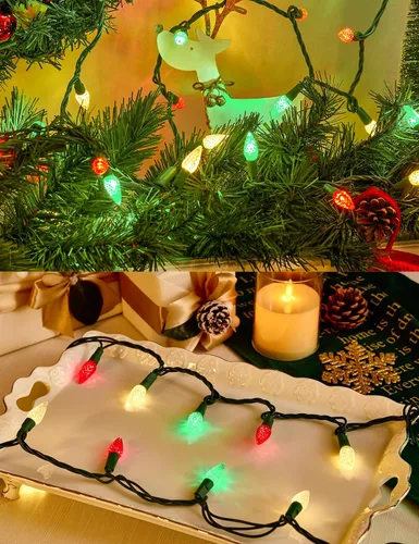 Vista 6 de BOHON Luces de Navidad rojas, blancas y verdes, tira de 50 luces LED facetadas C6 de 17 pies, enchufable, cable verde extensible, mini tira de luces
