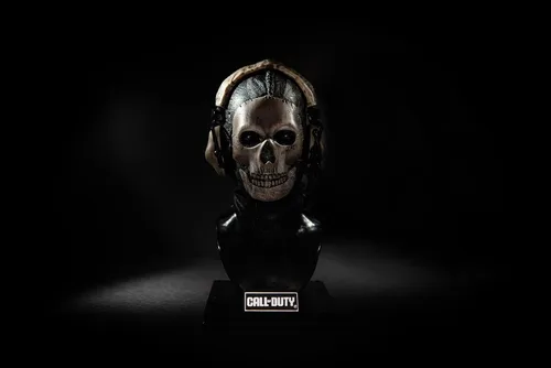 Vista 5 de Call of Duty Estatua de busto fantasma: estatua de busto de 8 pulgadas que incluye máscara, auriculares decorativos y soporte de exhibición