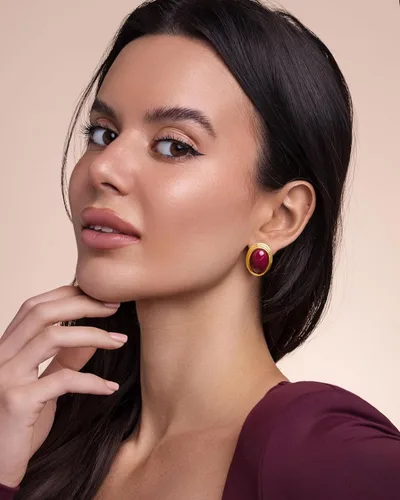 Vista 2 de Aretes gruesos chapados en oro de 18 quilates, con diseño ovalado, ovalado, con forma de cúpula exagerada y redondeada, hechos a mano, con botón
