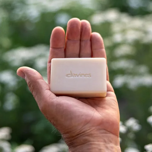 Vista 5 de Davines Cleansing Bar, Solid Cleansing Shampoo Bar, Body Wash Bar, Packed in 100% FSC Paper Wrapper, Recyclable, and Aluminium Case Holder