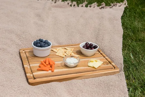 Vista 6 de Lipper International Tabla de cortar y servir de cocina de madera de teca con veta de borde, grande, 16" x 12" x 3/4" pulgadas