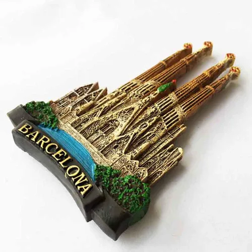 Vista 2 de 3D Sagrada Familia Barcelona España Nevera Imán Nevera Imán Turístico Recuerdos Hecho a Mano Resina Artesanía Pegatinas Magnéticas Hogar Cocina