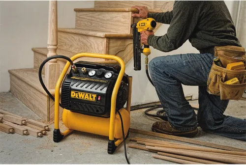 Vista 2 de DEWALT DWFP55130 Compresor de corte silencioso de gran potencia, 200 psi