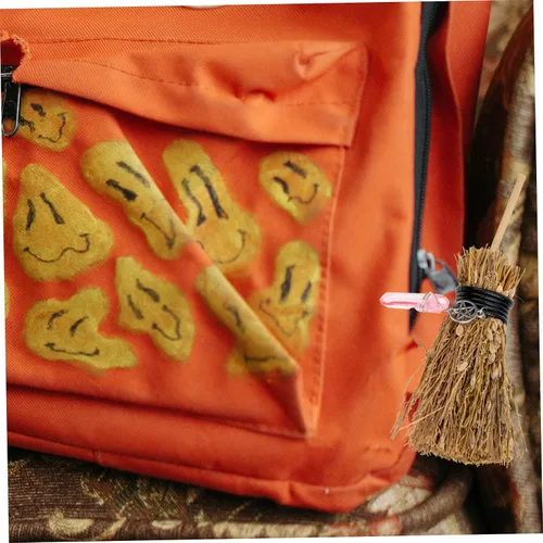 Vista 8 de NOLITOY 2 piezas de adorno de escoba de bruja, dijes de bruja para foto de automóvil, llavero de cristal para colgar en Halloween, colgante