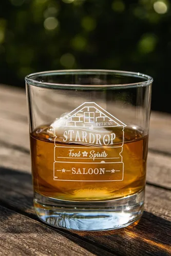 Vista 6 de Hat Shark Stardrop Saloon - Letrero de parodia de juego de comida rústica con logotipo - Vaso de whisky escocés grabado con láser 3D, 10.5 onzas