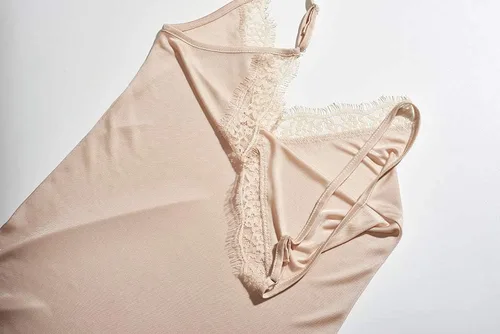 Vista 4 de SilRiver Camisola de seda para mujer, cuello en V profundo, camisetas sin mangas de encaje para mujer