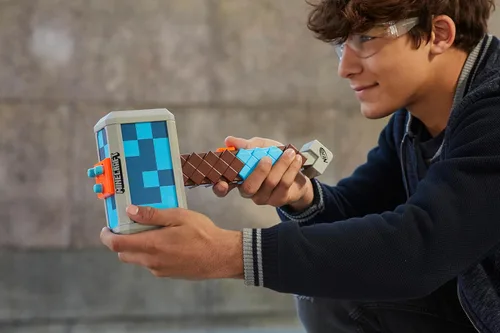Vista 9 de Martillo de Dardos Nerf Minecraft Stormlander, Lanza 3 Dardos, Incluye 3 Dardos Nerf Elite, Mango de Carga Posterior Multicolor 5010993948758