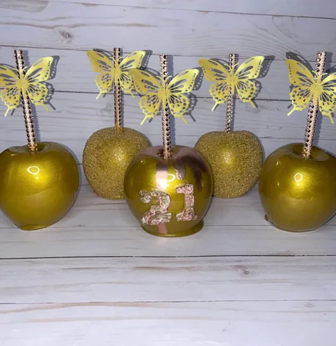 Vista 4 de 24 palitos de manzana con calcomanías de mariposa, color dorado