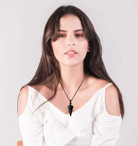 Vista 5 de MAIBAOTA Collares de cristal para hombres y mujeres, collar con colgante de piedra de cristal curativa, cuerda ajustable, collar de piedras