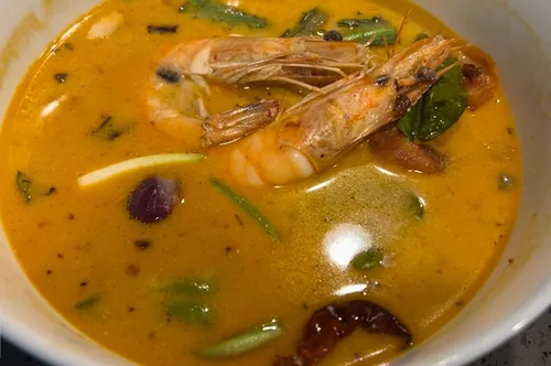 Vista 2 de Hierbas tailandesas secas para sopa Tom Yum o Tom Kah: disfruta de los mejores sabores de Tailandia