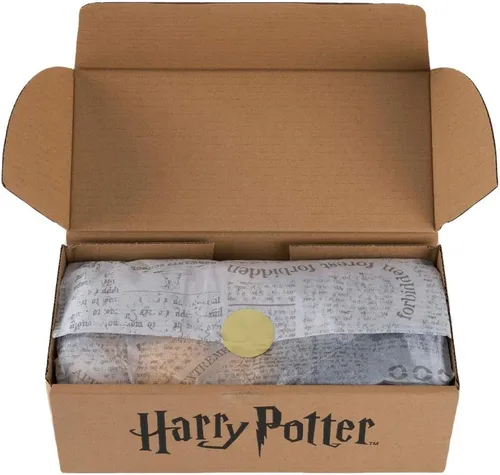 Vista 4 de Hero Collector Hogwarts Gryffindor Slouch Socks and Mitones Kit de tejer Kits de tejido de Harry Potter Wizarding World