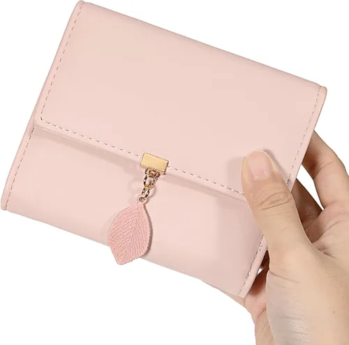Vista 95 de UTO - Cartera pequeña RFID de piel sintética con dije de hoja, cierre de cremallera y tarjetero.