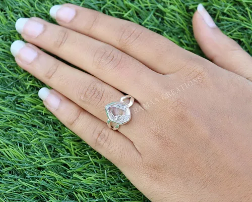 Vista 2 de Anillo de diamante Herkimer crudo Anillo de plata hecho a mano con piedra natal de abril Anillo Herkimer natural Plata maciza de ley 925