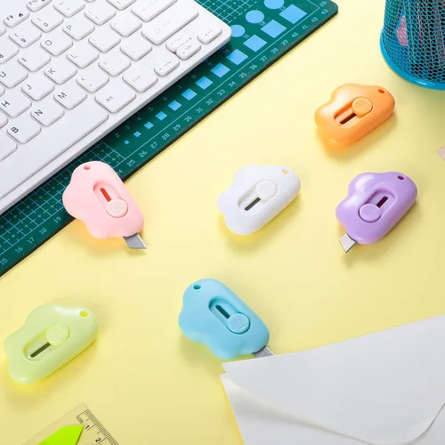 Vista 5 de Zonon 6 piezas mini abrecartas retráctil, pequeño y lindo llavero cortador de caja, pequeños cuchillos retráctiles utilitarios abrecartas