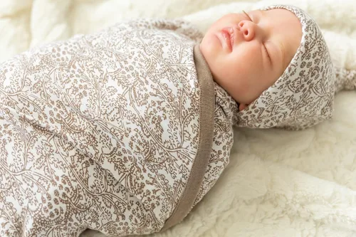 Vista 5 de Baby Be Mine Conjunto de bata de maternidad y manta a juego camisón de lactancia bebé niño niña