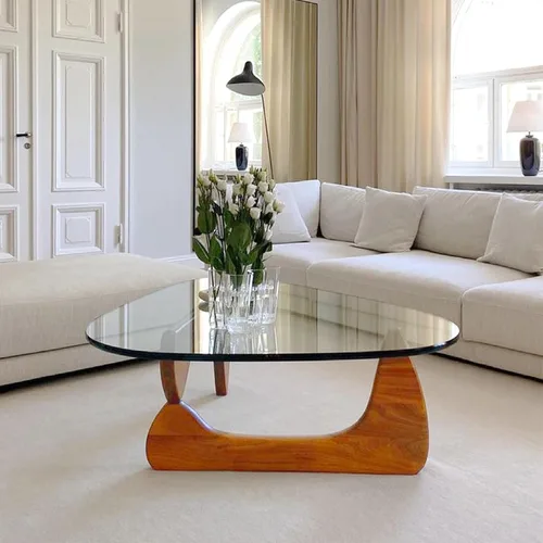 Vista 6 de Mesa auxiliar moderna Mid-Century con parte superior triangular de vidrio transparente y base de madera maciza, mesa auxiliar moderna para sala