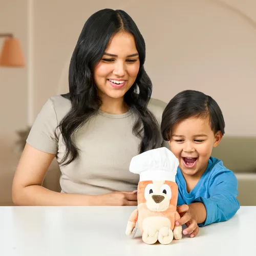 Vista 2 de Bluey Friends - Peluche de juguete suave Chef Bingo con gorro de chef y espátula