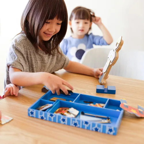 Vista 5 de Figura magnética para vestir, de Melissa & Doug