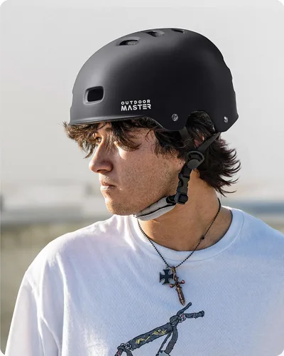Vista 5 de OutdoorMaster - Casco de patineta y ciclismo, dos forros extraíbles, ventilación, para varios deportes, scooter, patinaje en línea, patinaje