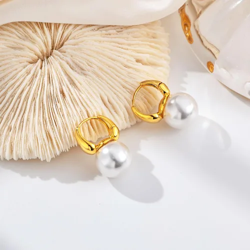 Vista 7 de Moodear Gold Pearl Earrings for Women Gold Hoop Earrings 14K Gold Plated Pearls Drop Earrings Trendy Small Elegant Hypoallergenic Dangle Gold