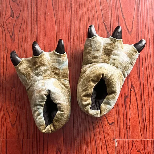 Vista 2 de ULTRAIDEAS Pantuflas de pata de animal para mujeres y hombres, divertidas pantuflas de garra para adultos y niños, zapatos unisex lindos para casa
