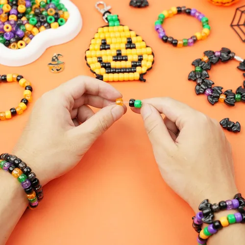 Vista 7 de 1200 cuentas de poni de Halloween a granel, 45 cuentas de murciélago negro, morado, naranja, verde, cuentas Kandi de plástico de 0.236 x 0.354 8