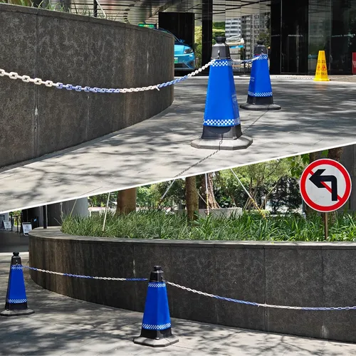 Vista 4 de PATIKIL Cadenas de plástico, cadenas de seguridad de 30 pies, cadenas de plástico negro para barreras, control de multitudes, líneas de cola