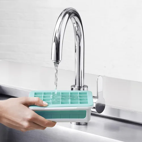 Vista 3 de OXO charola de silicona para hielo, Cubos pequeños , Azul claro
